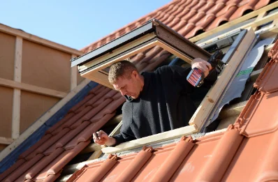 Pose de fenêtres de toit Velux à Montreuil-sur-Lozon